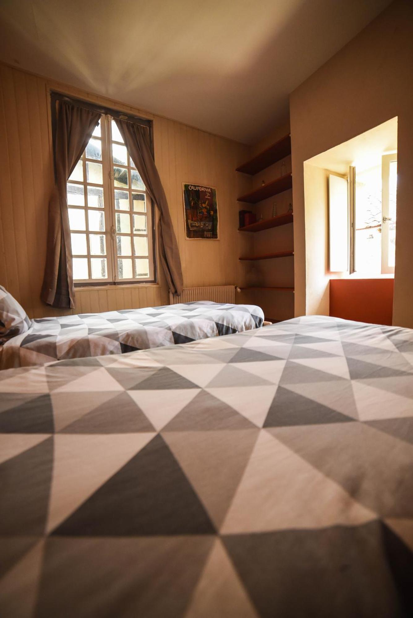 Amani Hostel Ла-Реоль Экстерьер фото