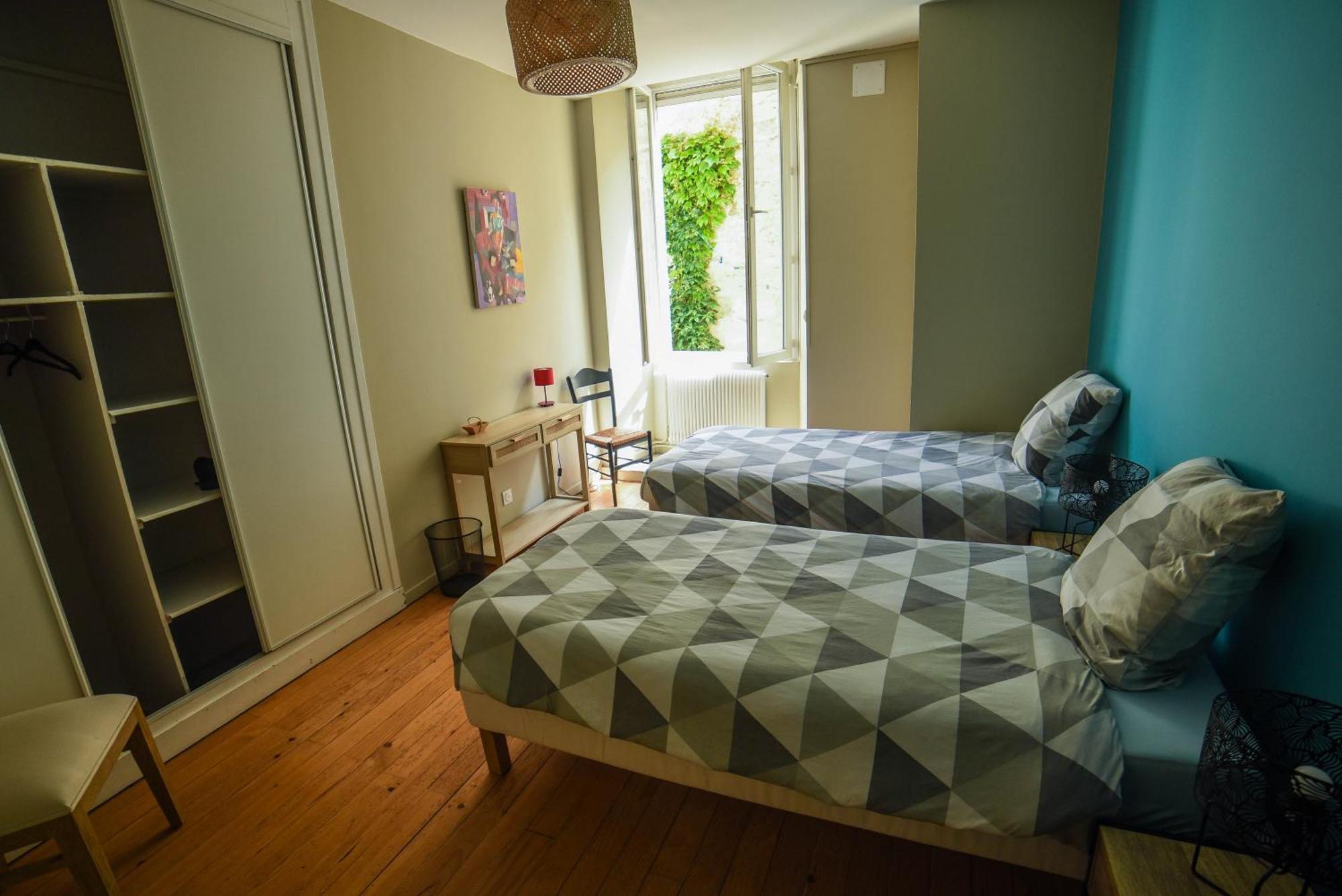 Amani Hostel Ла-Реоль Экстерьер фото
